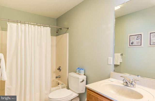 17 VILLAGE GREEN DR, Ocean View, DE 19970