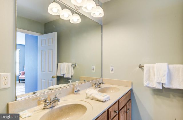 17 VILLAGE GREEN DR, Ocean View, DE 19970