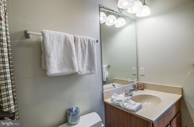 17 VILLAGE GREEN DR, Ocean View, DE 19970