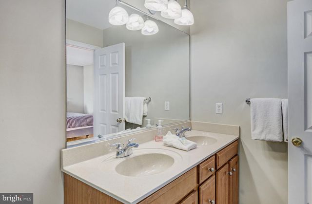 17 VILLAGE GREEN DR, Ocean View, DE 19970