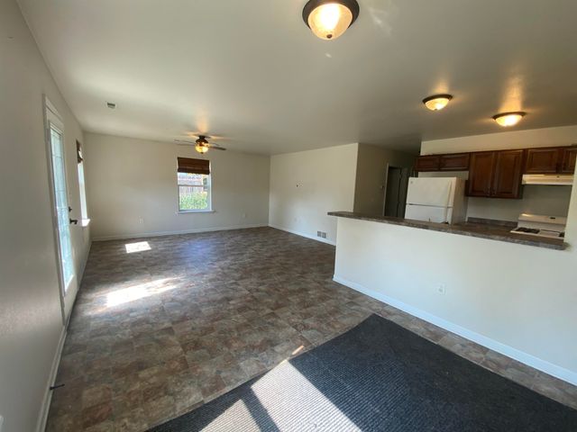 1015 5th Ave SE, Minot, ND 58701