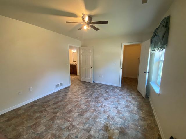 1015 5th Ave SE, Minot, ND 58701