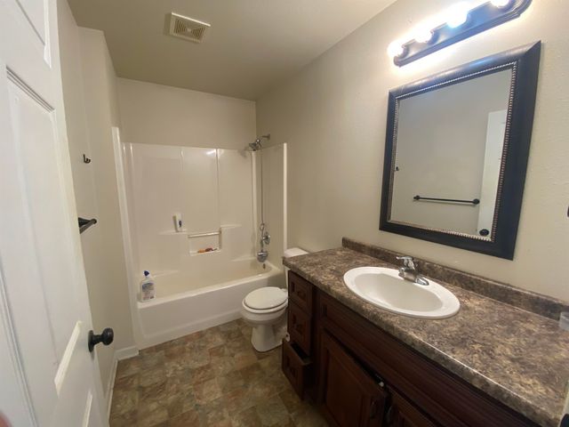 1015 5th Ave SE, Minot, ND 58701