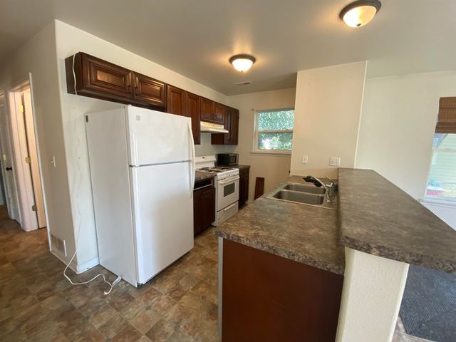 1015 5th Ave SE, Minot, ND 58701