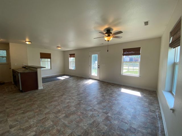 1015 5th Ave SE, Minot, ND 58701