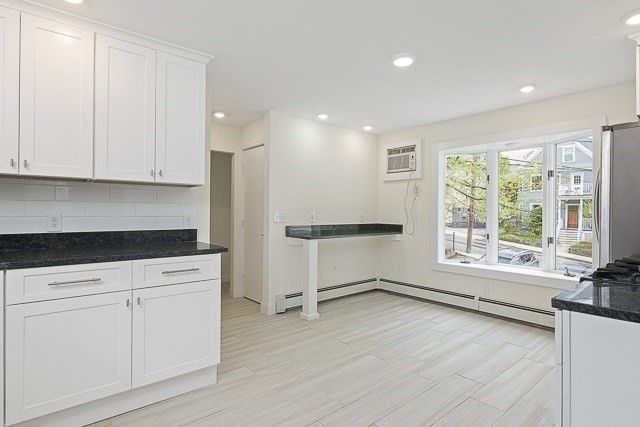 54 Montrose 2, Somerville, MA 02143