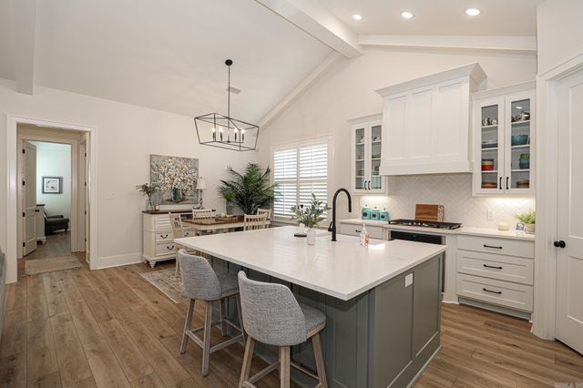 1519 SAWTOOTH, Benton, AR 72019