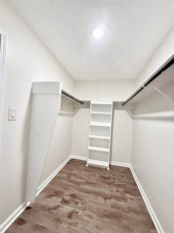 420 Winding Way Street, Lake Jackson, TX 77566