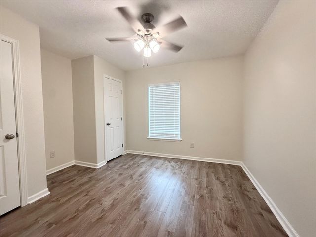 420 Winding Way Street, Lake Jackson, TX 77566