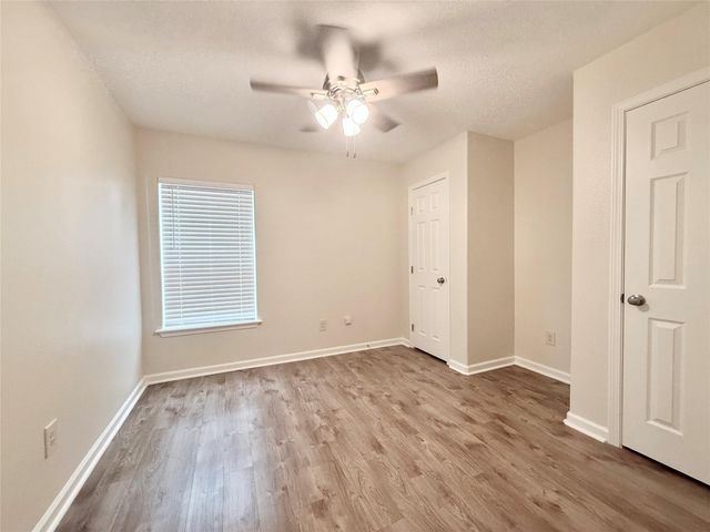 420 Winding Way Street, Lake Jackson, TX 77566