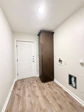 420 Winding Way Street, Lake Jackson, TX 77566