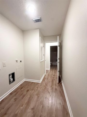 420 Winding Way Street, Lake Jackson, TX 77566