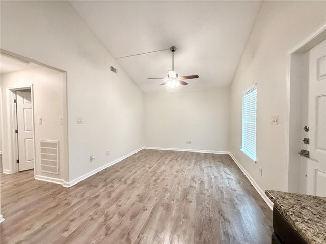 420 Winding Way Street, Lake Jackson, TX 77566