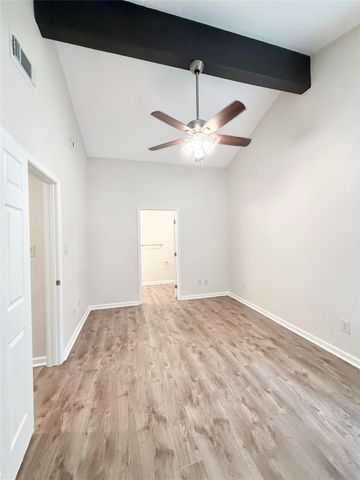 420 Winding Way Street, Lake Jackson, TX 77566