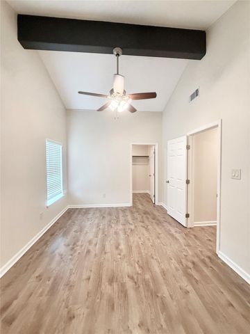 420 Winding Way Street, Lake Jackson, TX 77566