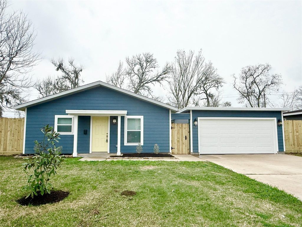 420 Winding Way Street, Lake Jackson, TX 77566