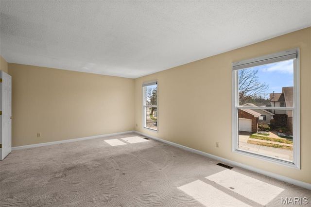 5427 Duchesne Parque Drive, Unincorporated, MO 63128