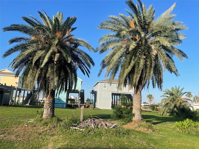 956 S Tinkle Lane, Crystal Beach, TX 77650