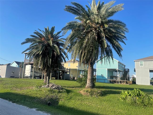 956 S Tinkle Lane, Crystal Beach, TX 77650