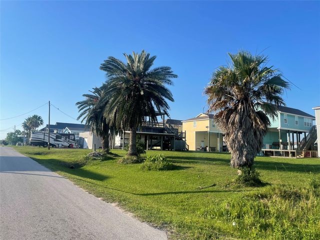 956 S Tinkle Lane, Crystal Beach, TX 77650