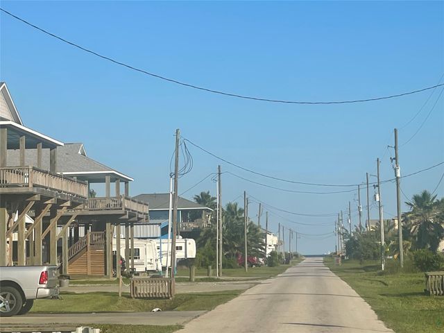 956 S Tinkle Lane, Crystal Beach, TX 77650