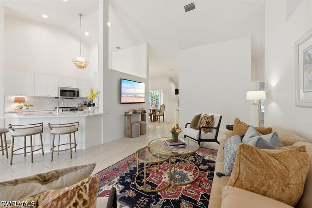 5300 Andover DR 202, Naples, FL 34110