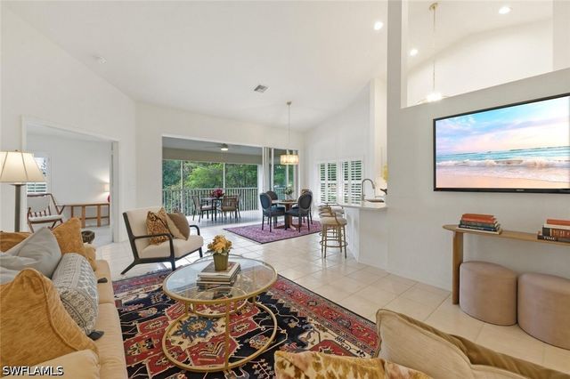 5300 Andover DR 202, Naples, FL 34110