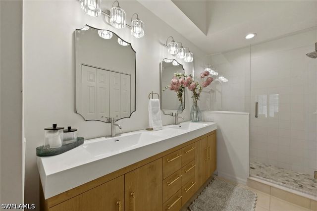 5300 Andover DR 202, Naples, FL 34110