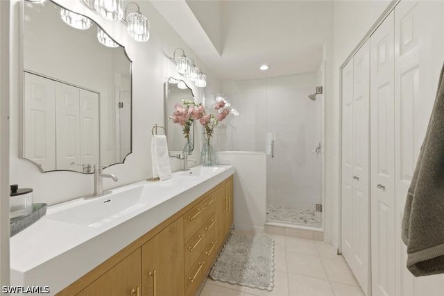 5300 Andover DR 202, Naples, FL 34110