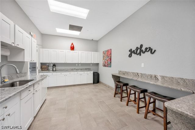 5300 Andover DR 202, Naples, FL 34110