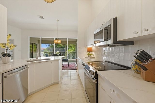 5300 Andover DR 202, Naples, FL 34110