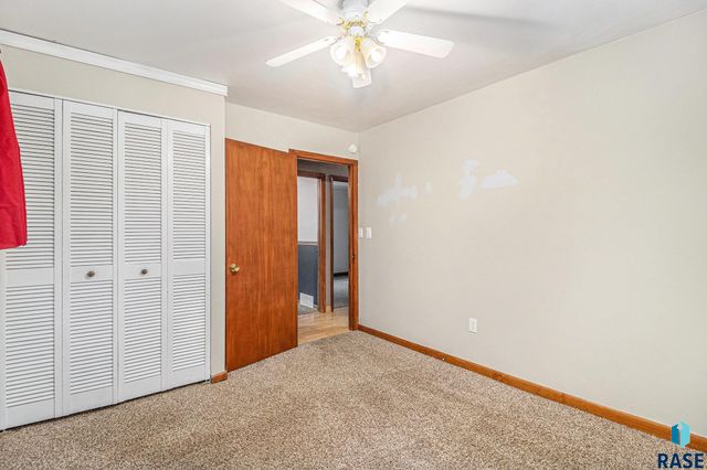 2904 E 21st St Street, Sioux Falls, SD 57103