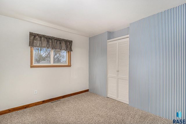 2904 E 21st St Street, Sioux Falls, SD 57103