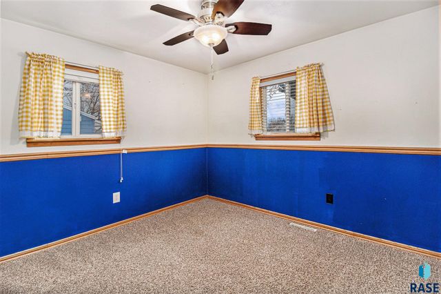 2904 E 21st St Street, Sioux Falls, SD 57103