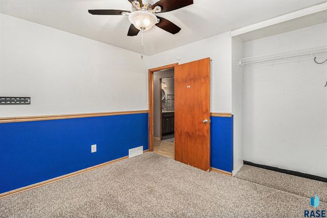 2904 E 21st St Street, Sioux Falls, SD 57103