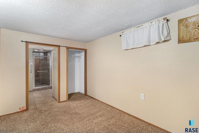 2904 E 21st St Street, Sioux Falls, SD 57103