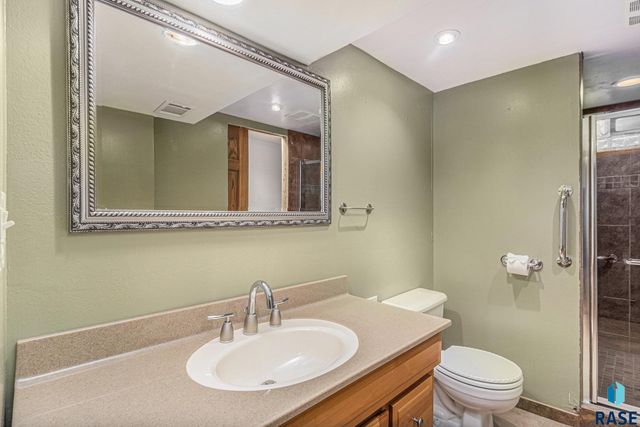 2904 E 21st St Street, Sioux Falls, SD 57103