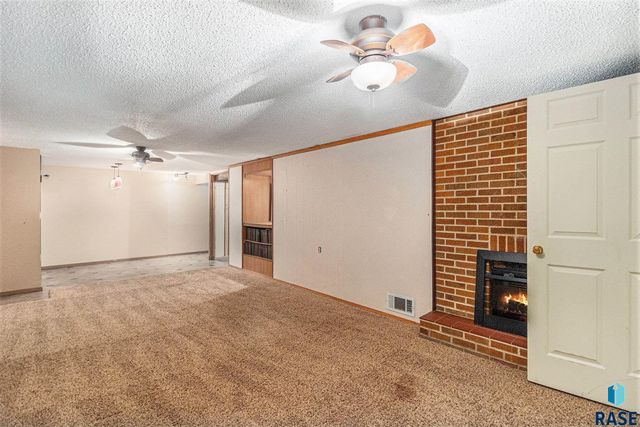 2904 E 21st St Street, Sioux Falls, SD 57103