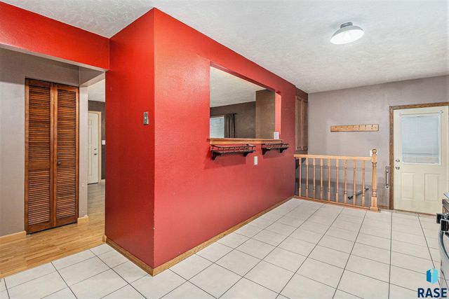 2904 E 21st St Street, Sioux Falls, SD 57103