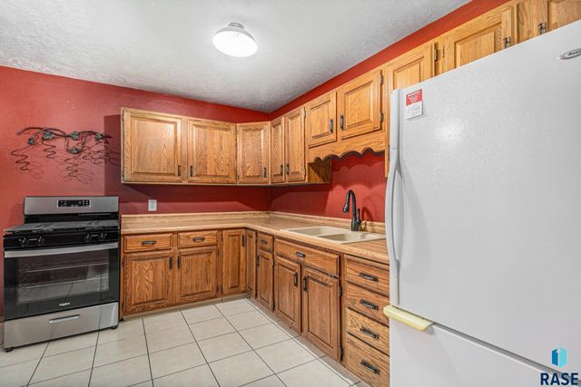 2904 E 21st St Street, Sioux Falls, SD 57103