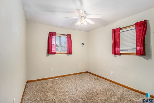 2904 E 21st St Street, Sioux Falls, SD 57103