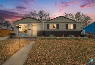 2904 E 21st St Street, Sioux Falls, SD 57103