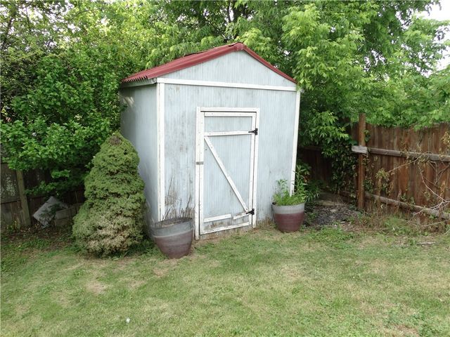 114 Beallsville Rd, Bentleyville, PA 15314