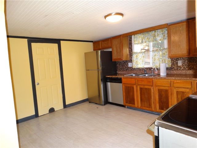 114 Beallsville Rd, Bentleyville, PA 15314