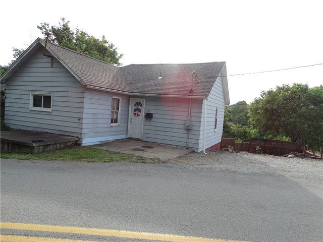114 Beallsville Rd, Bentleyville, PA 15314