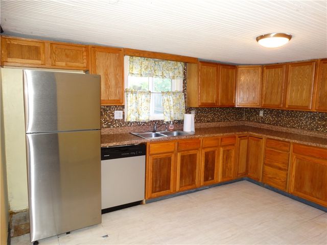114 Beallsville Rd, Bentleyville, PA 15314