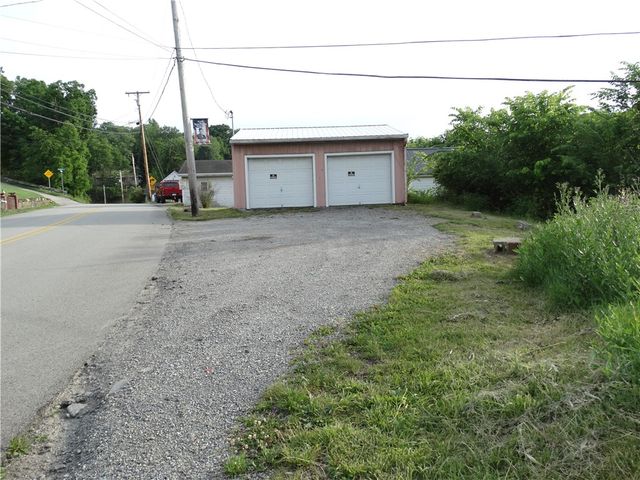 114 Beallsville Rd, Bentleyville, PA 15314