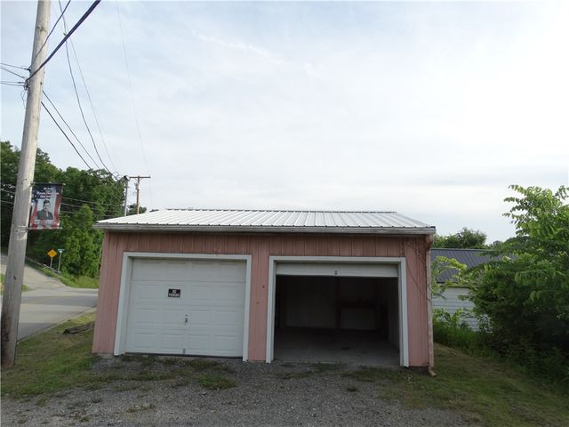114 Beallsville Rd, Bentleyville, PA 15314