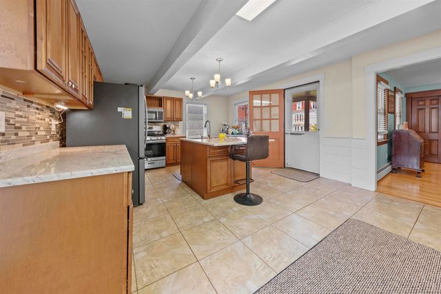 7 School Street, Allenstown, NH 03275