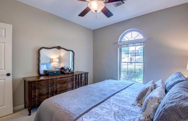 2 Park Ridge Drive, Maumelle, AR 72113